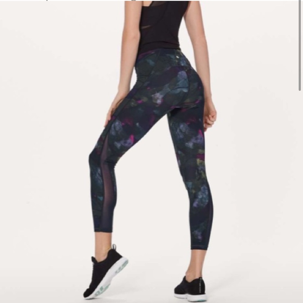 LULULEMON Aura Dark Chrome Multi/ Midnight Navy Train Times 7/8 Pant *25" Size 8